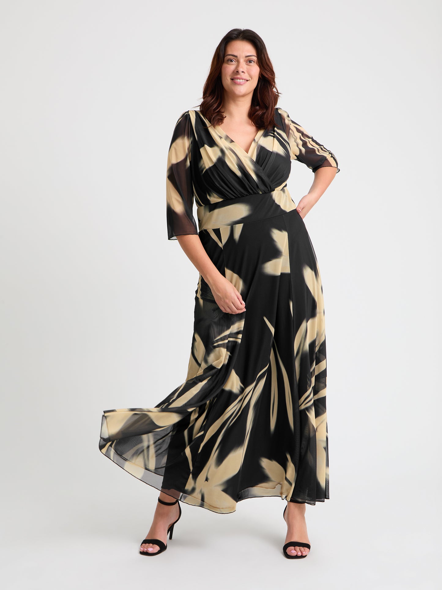 Plus Size Scarlett & Jo Print Maxi Gown Plus Size Scarlett & Jo Print Maxi Gown