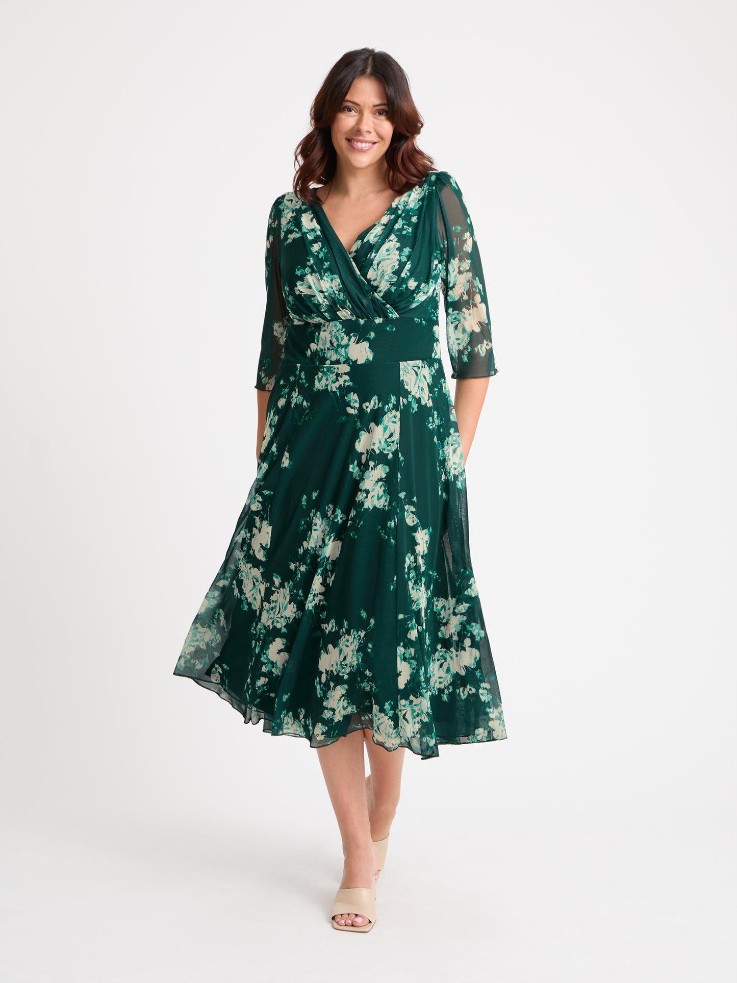 helena satin jacquard midi dress Elliatt Helena Midi Dress in Multi Colour 3D Floral Size 12