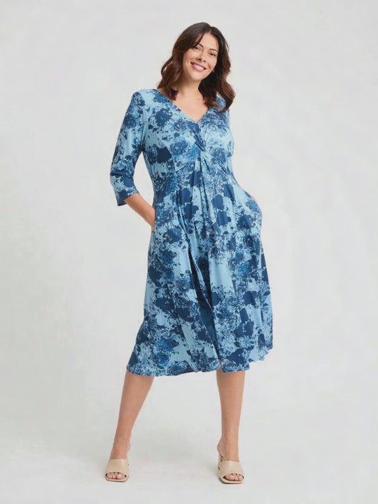 Load and play video in Gallery viewer, Claudia Blue Vintage Rose Jersey Knot Front Dress
