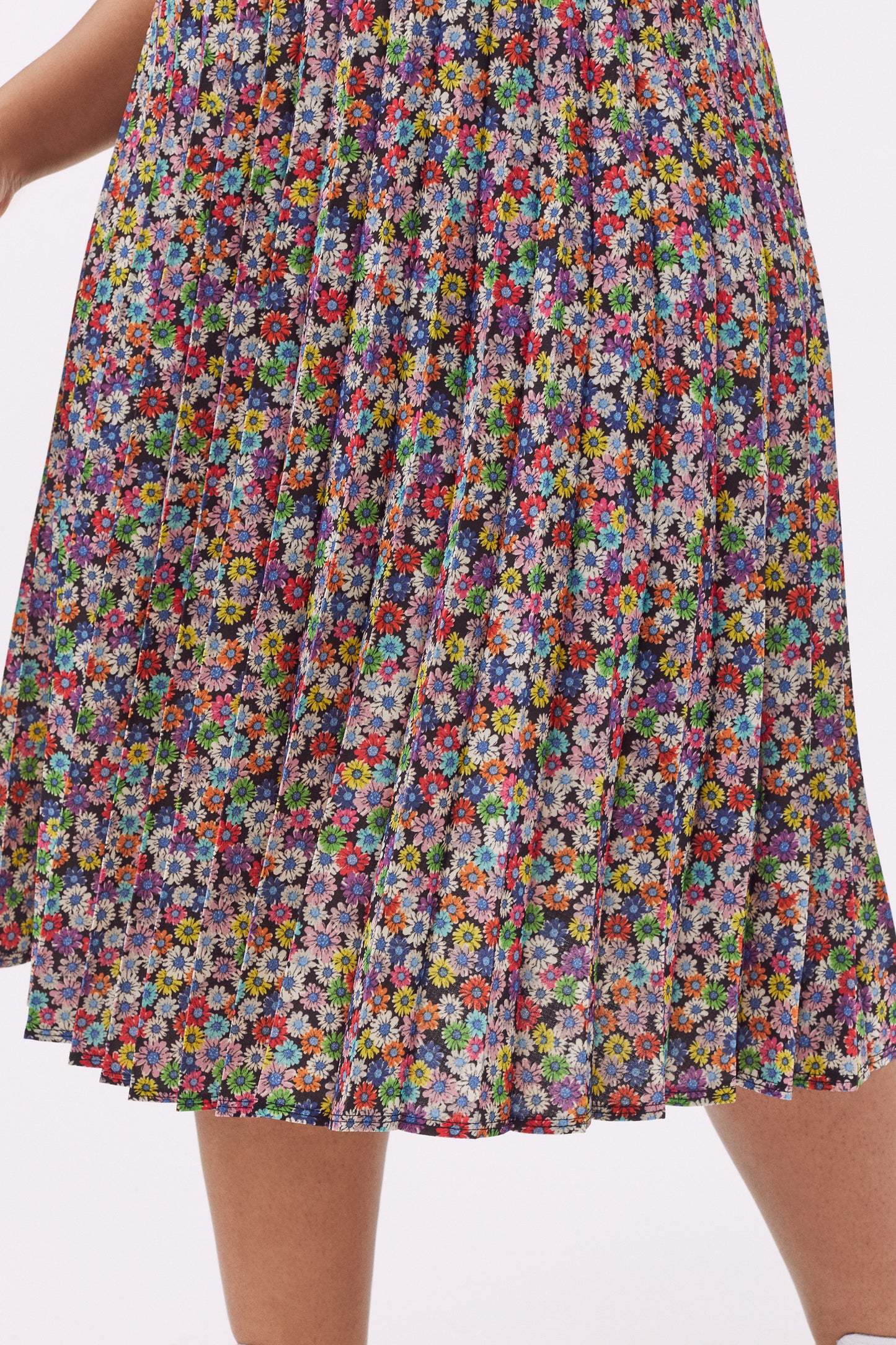 Load image into Gallery viewer, Daisy Vintage Multi Coloured Pleated Skirt
