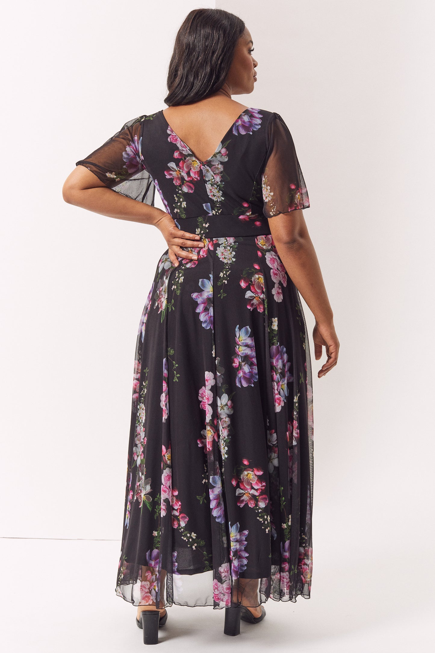 Load image into Gallery viewer, Isabelle Black Rose Float Sleeve Maxi Dress

